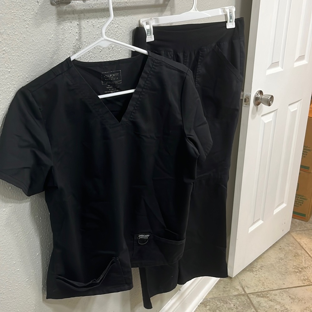 Cherokee Workwear Black Scrubs (small top, x small pants)